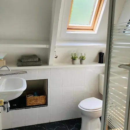 La Cabane, *